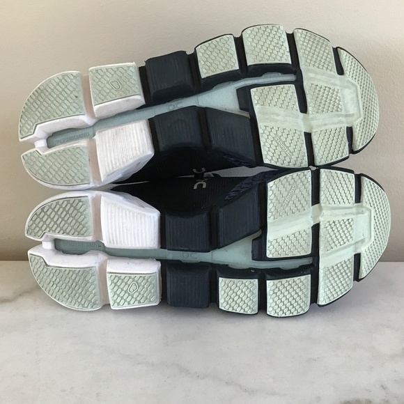 ON CLOUD FLYER RUNNING SHOES - Picture 13 of 13